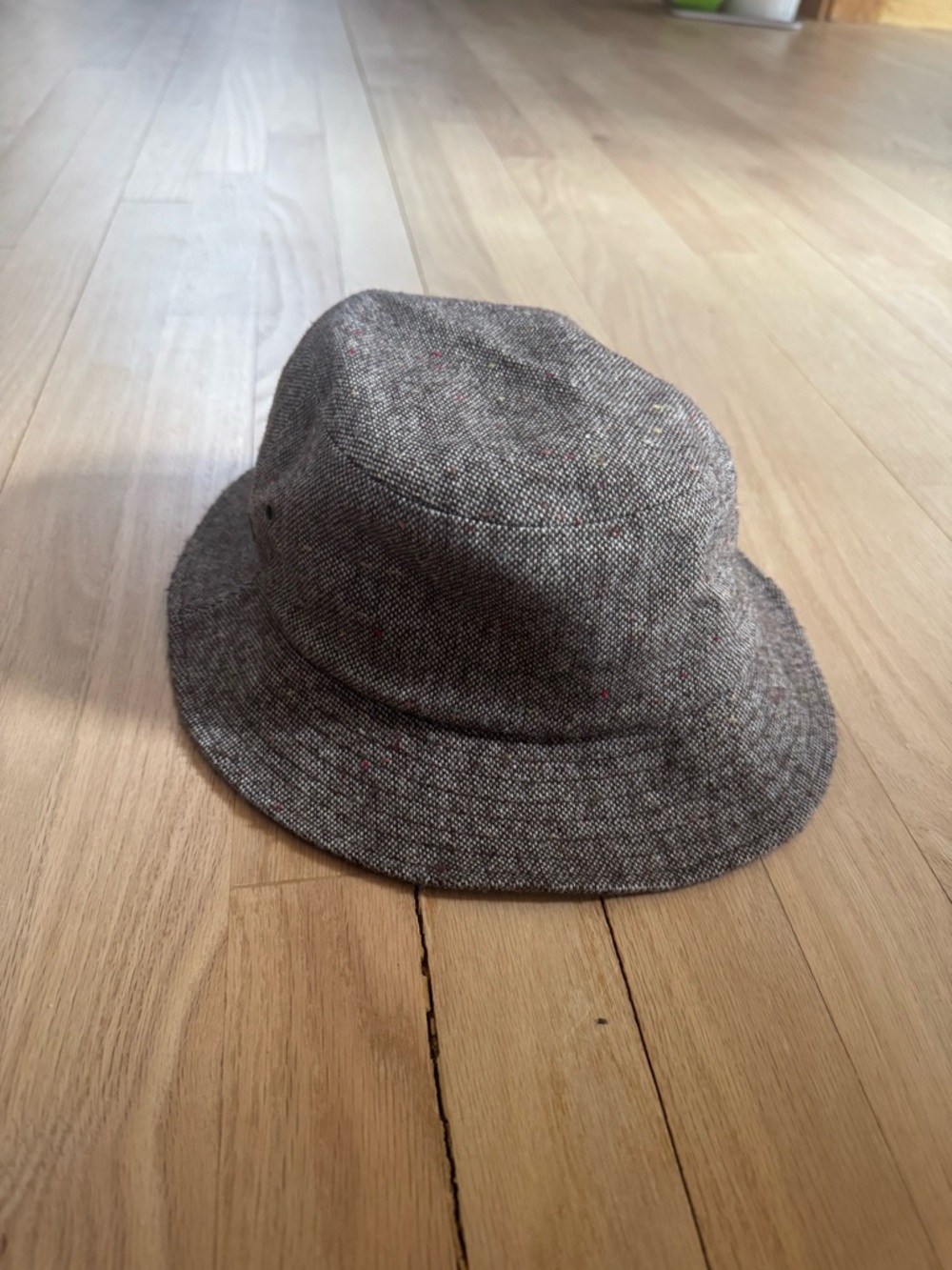 Urban Outfitters OBEY bucket hat only worn once. One size fits all.